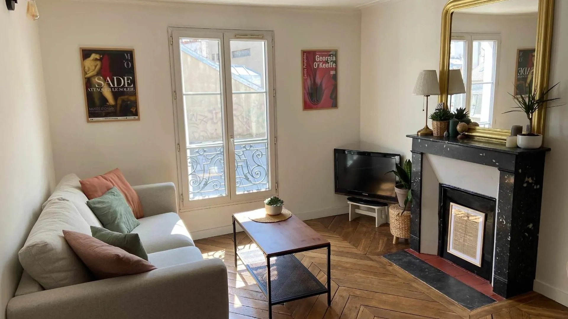 Charming And Elegant Apartment Oberkampf Paris